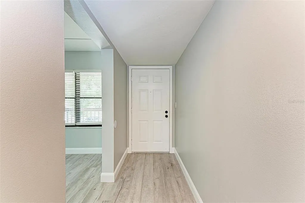 2 bed, 2.0 bath, 1001 sqft, $1,400 — Photo 2
