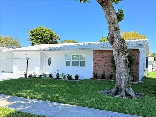 8581 NW 17th St Photo 1