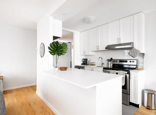 195 21st St #00504, West Vancouver, BC V7V4A4