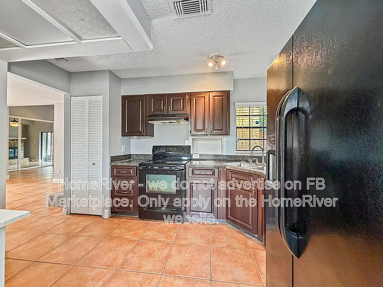9561 Sundance Ct — Photo 8