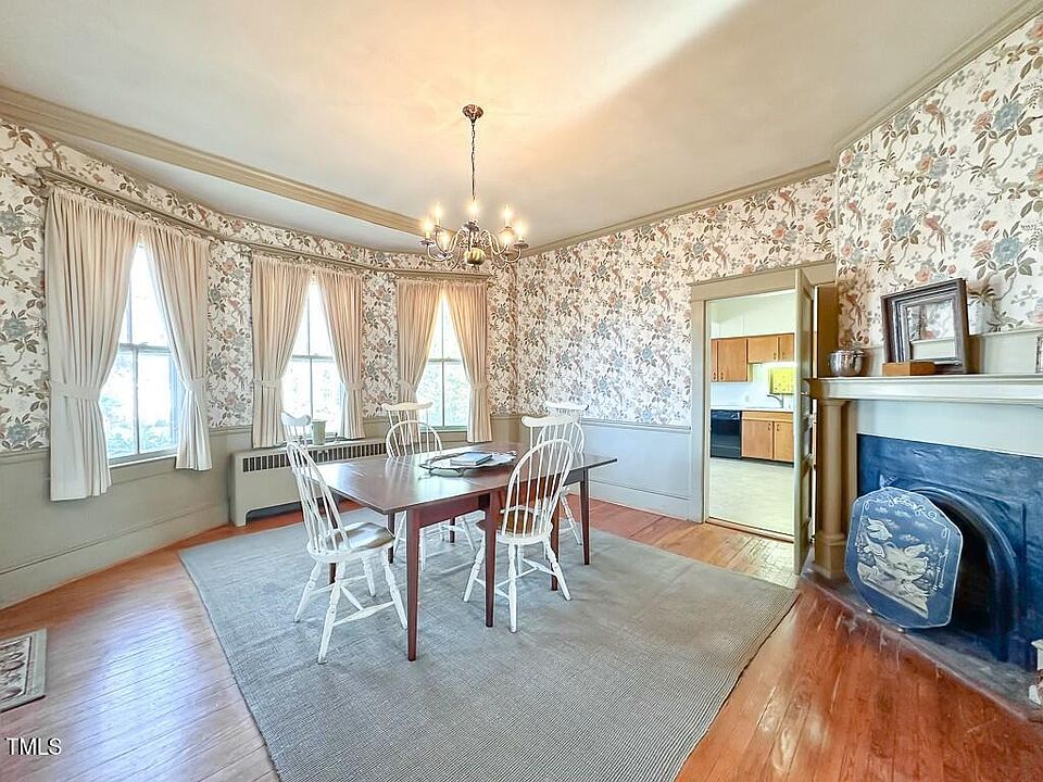 16th image of 302 Halifax St