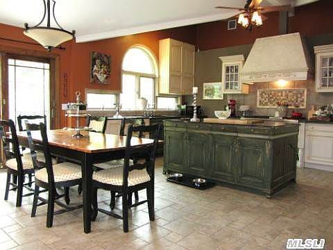 4th image of 12 Burham Ct