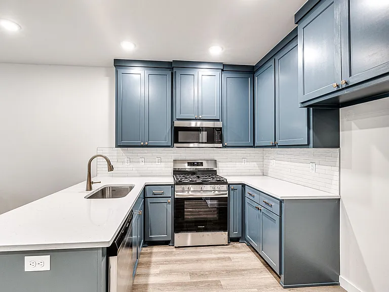 610 W 2nd St #100 — Photo 15