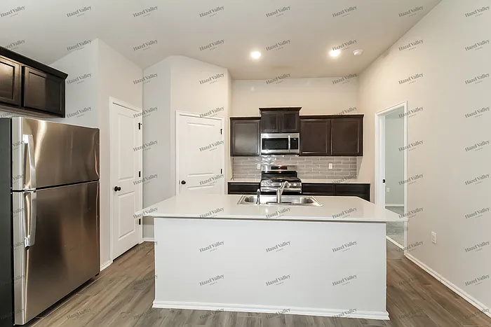 4724 Crystal Hill Dr — Photo 6