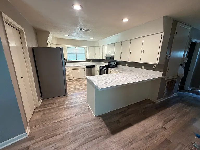 9211 Highway 165 S — Photo 2