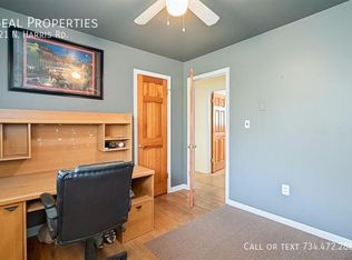 521 N Harris Rd, Ypsilanti, MI 48198