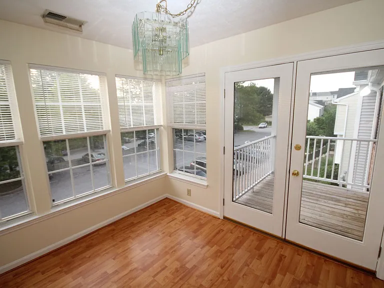 1002 Jessicas Ct #J — Photo 6