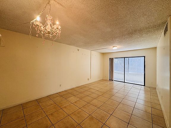 4th image of 1900 N Congress Ave