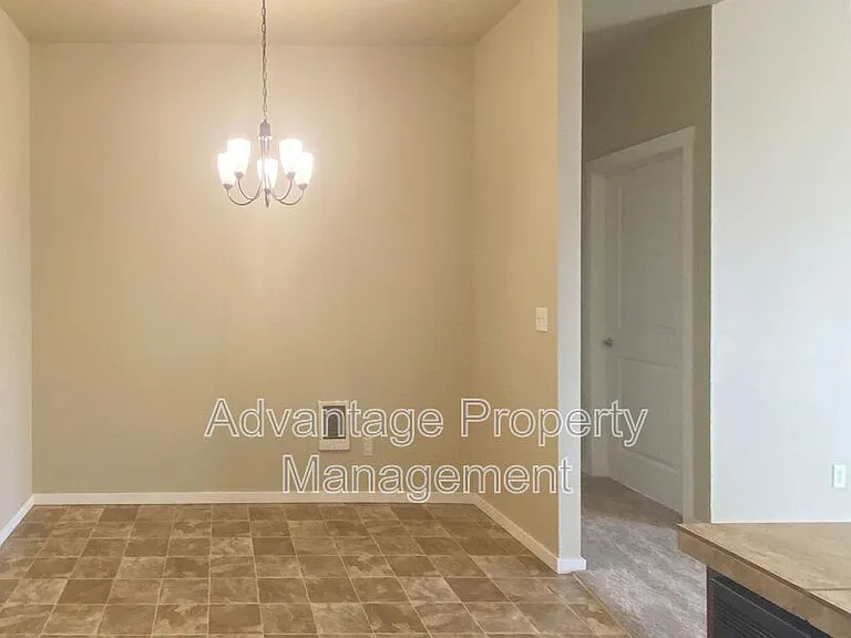 523 Catron St N #9 — Photo 6