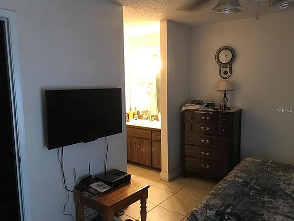 5th image of 2950 Heather Ave