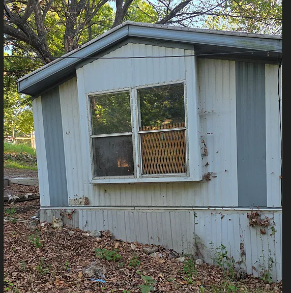 2 bed, 1.0 bath, $900 — Photo 1