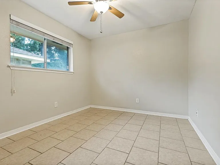 2623 Foliage Green Ln — Photo 6