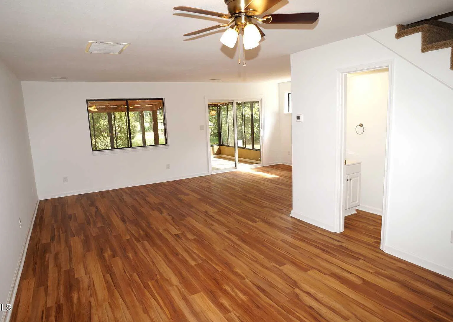 2 bed, 2.5 bath, 1309 sqft, $1,325 — Photo 3