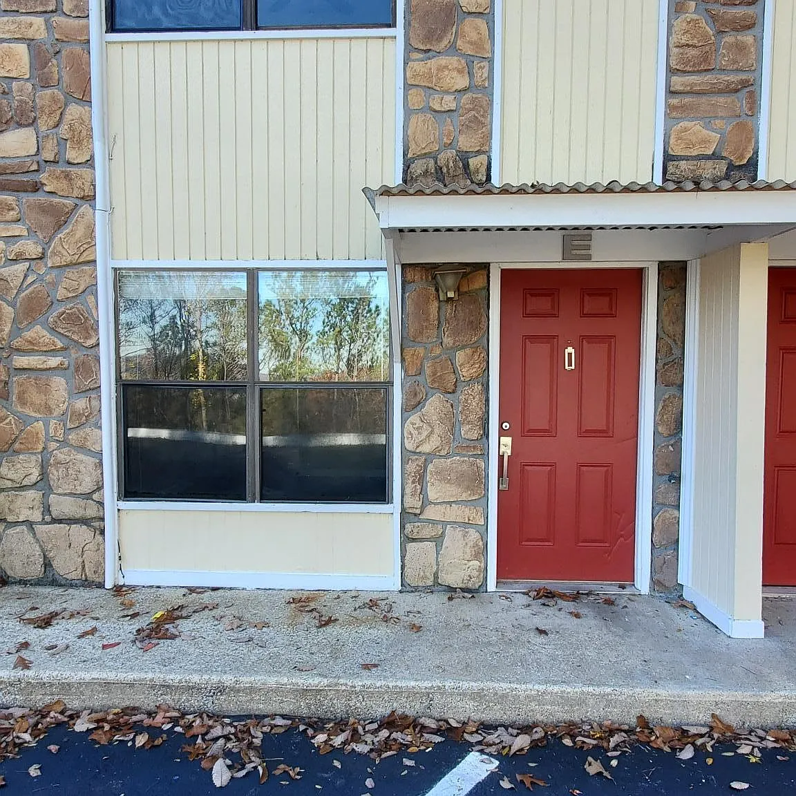 128 Hickory Hills Dr — Photo 2