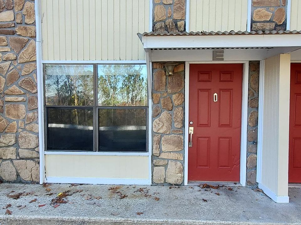 The full front of unit E