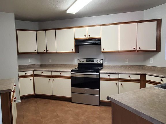 4th image of 484 W Great White St