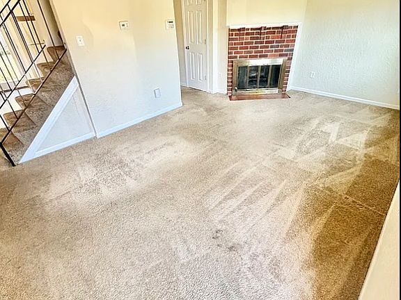 2nd image of 200 Knightsmanor Ct