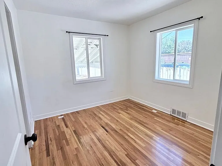 477 E Williams Ave — Photo 13