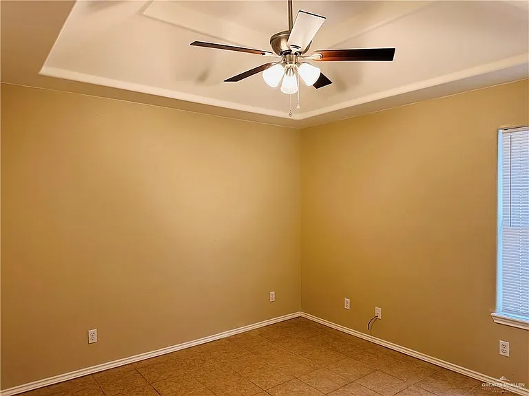 2105 W Western Dr #2 — Photo 8