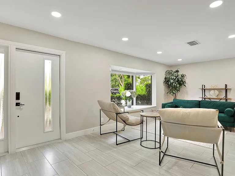 1035 NW 5th Ave — Photo 6