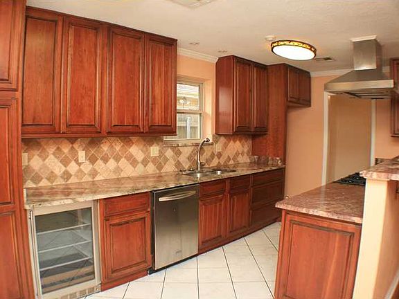 5th image of 1613 Highland Ave