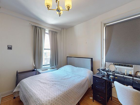 4th image of 245 W 51st St #502