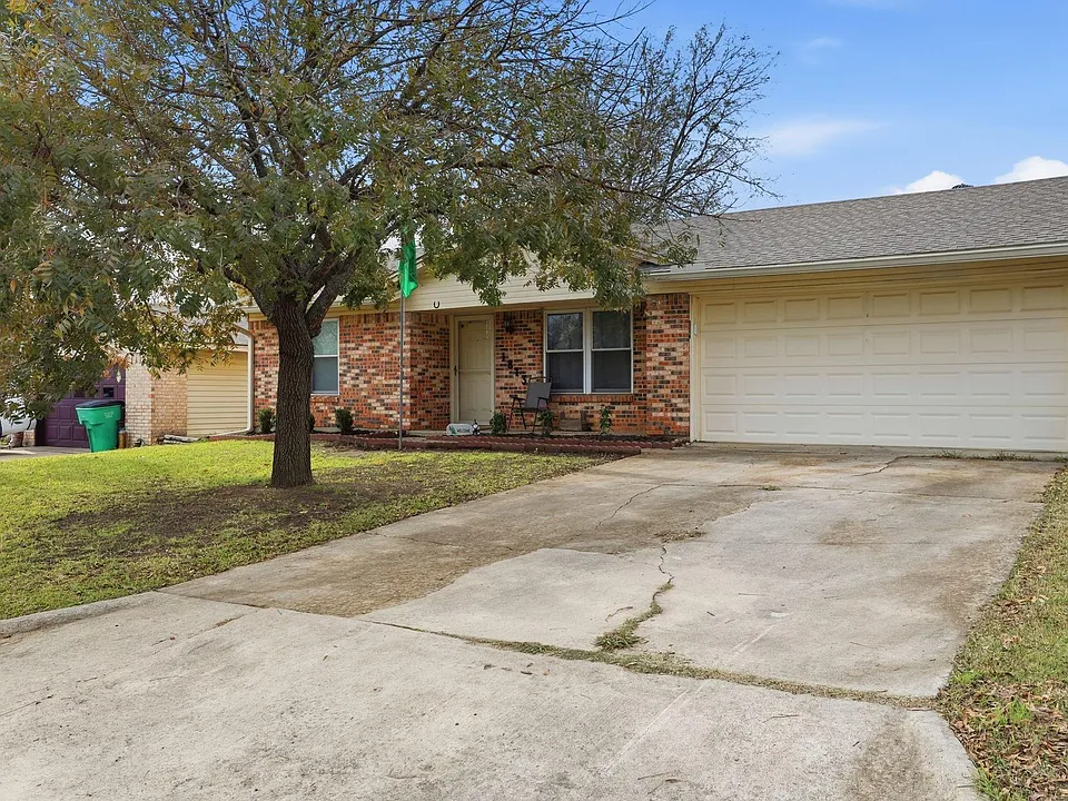1813 Arkansas St
