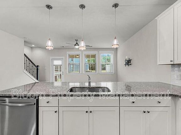 4th image of 7770 Park Gate Dr