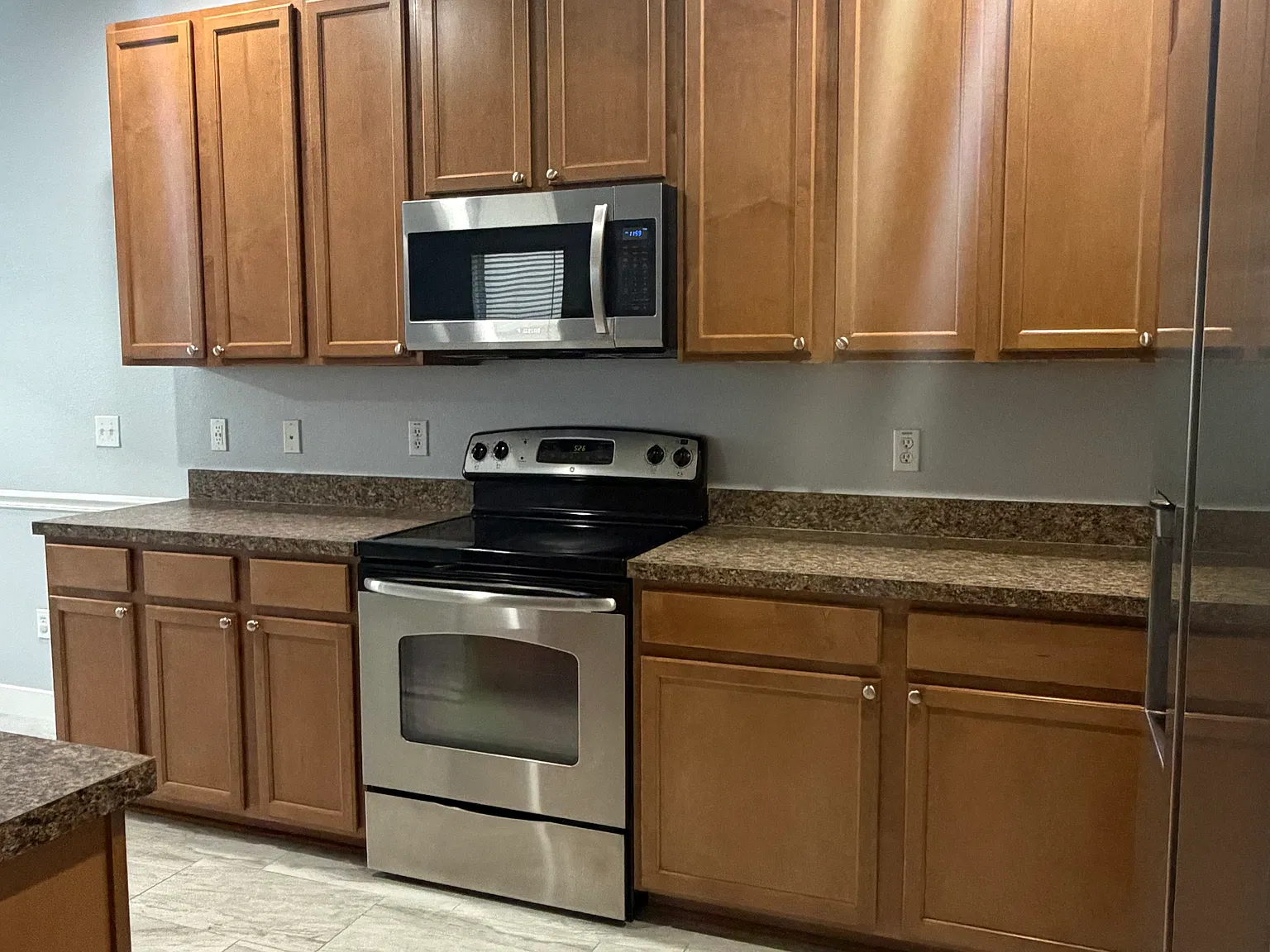 3 bed, 2.5 bath, 1407 sqft, $2,100 — Photo 4