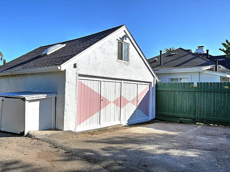 1316 Bath St — Photo 13