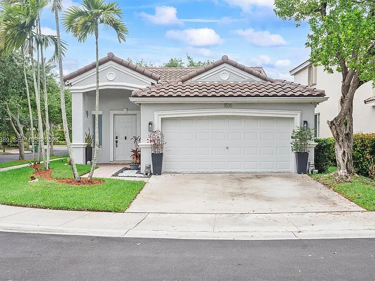 1516 Zenith Way — Photo 1