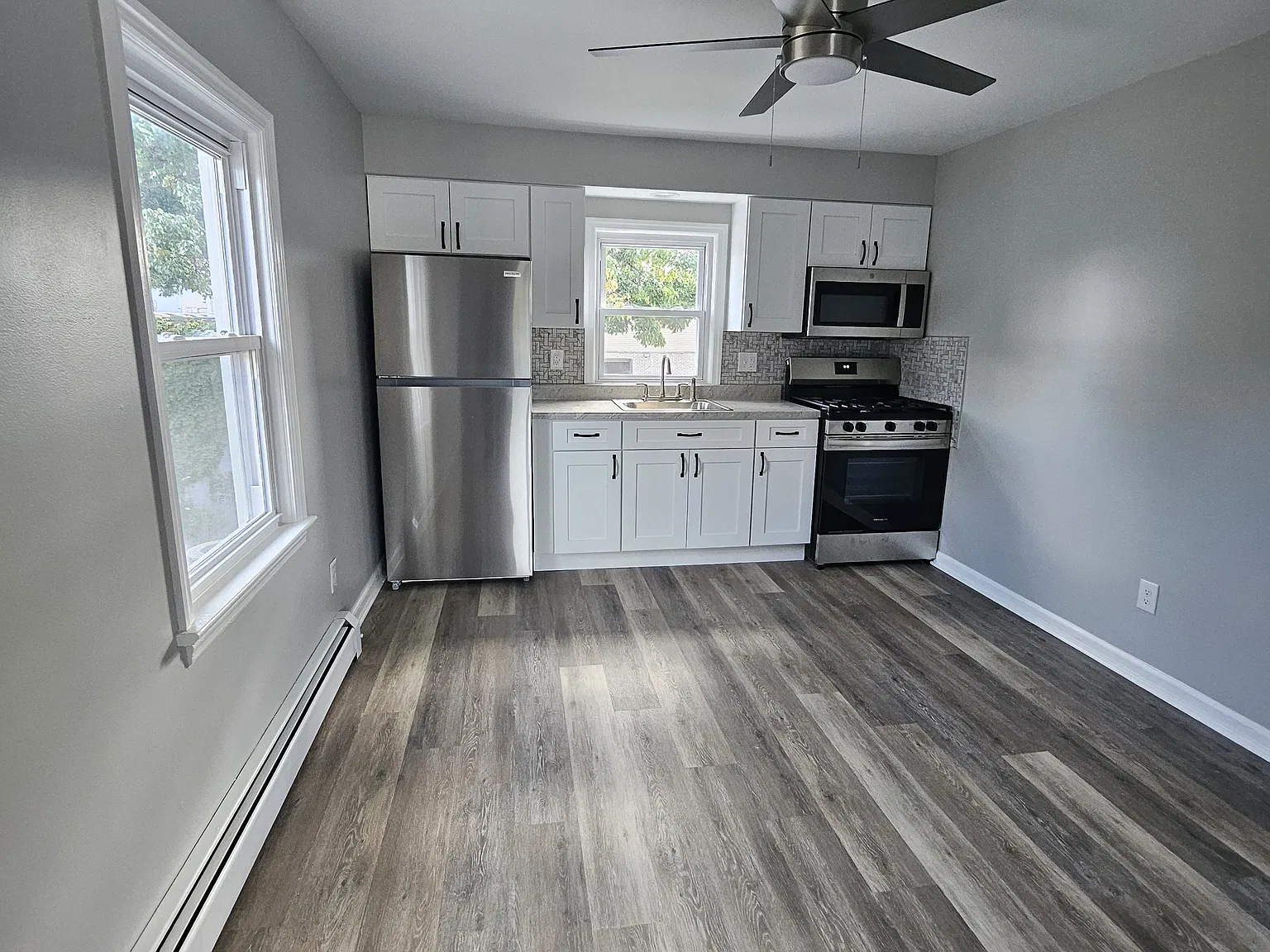 3 bed, $2,700 — Photo 2