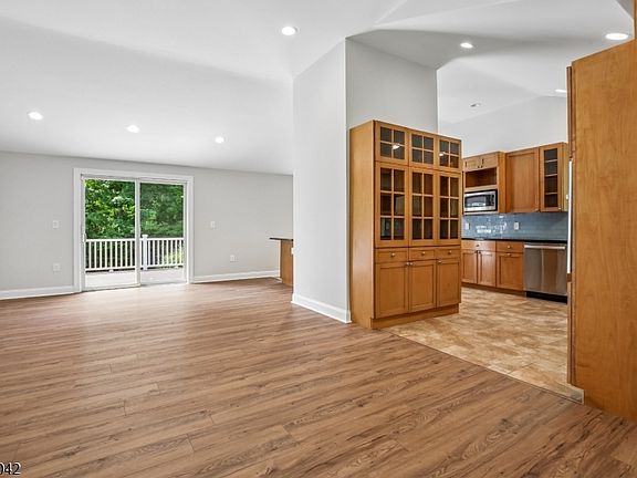 4th image of 20 Hilltop Rd