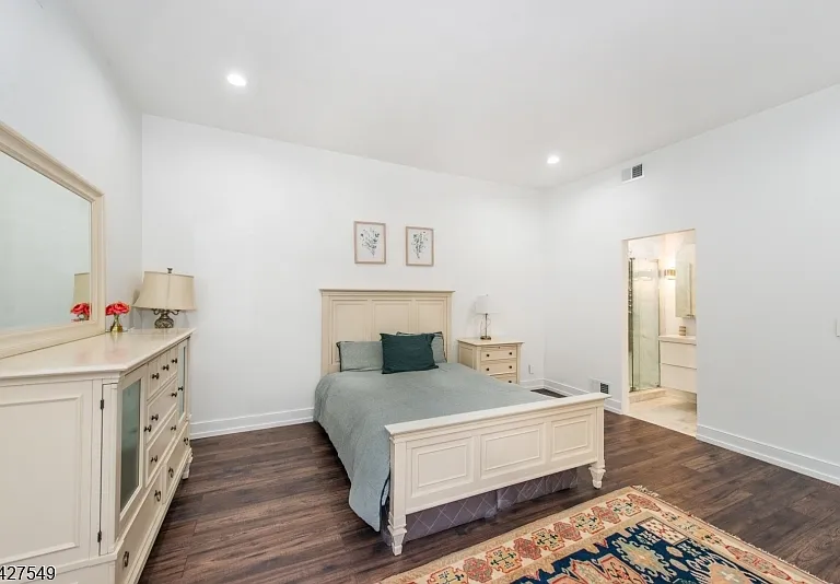 4 Springwood Ter — Photo 30