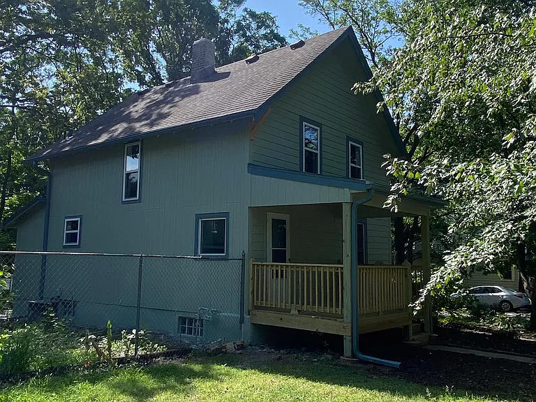 5945 Charlotte St — Photo 2