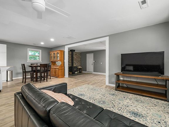 5th image of 2255 Cherokee Dr