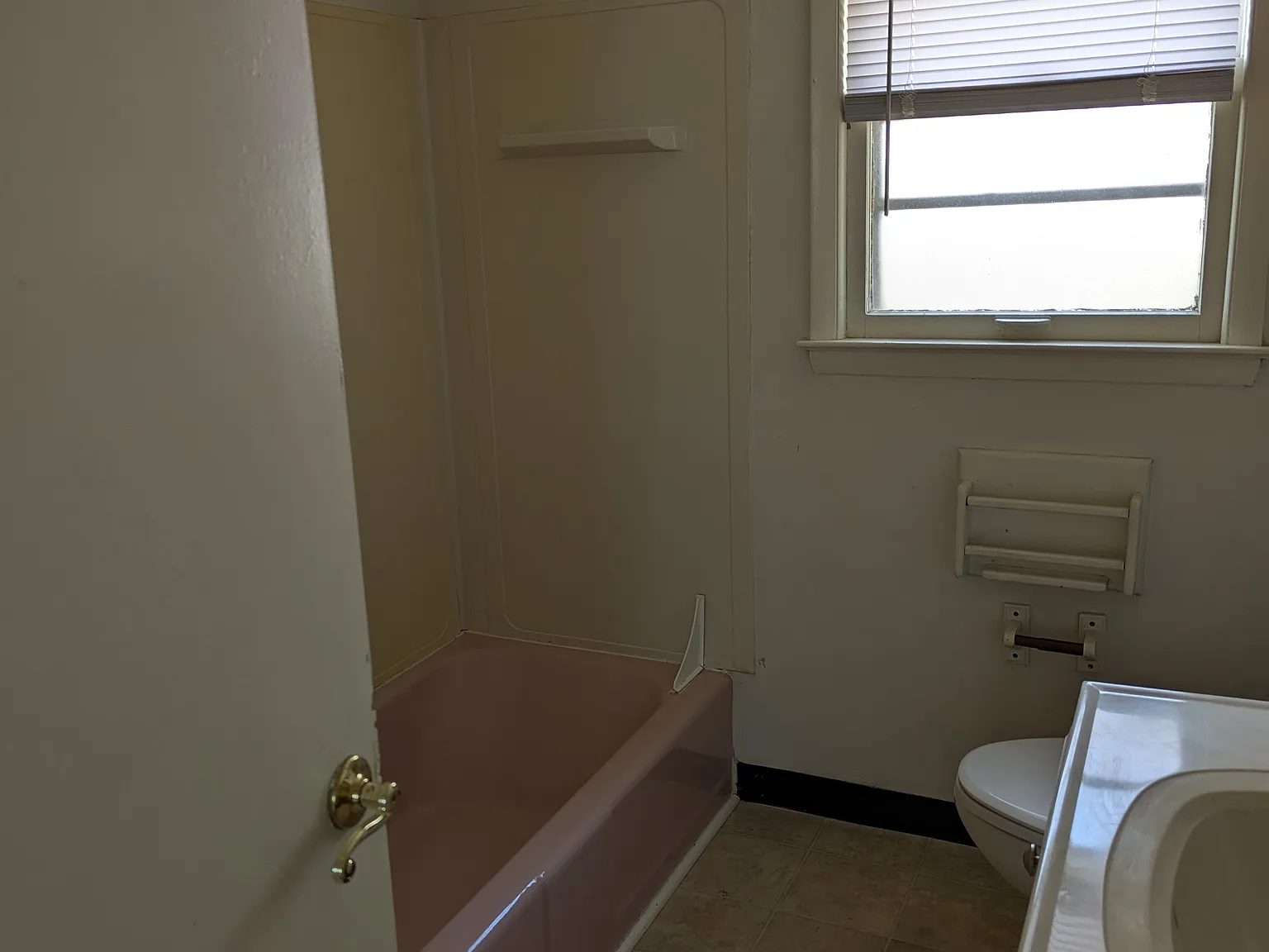 2 bed, 900 sqft, $1,350 — Photo 3