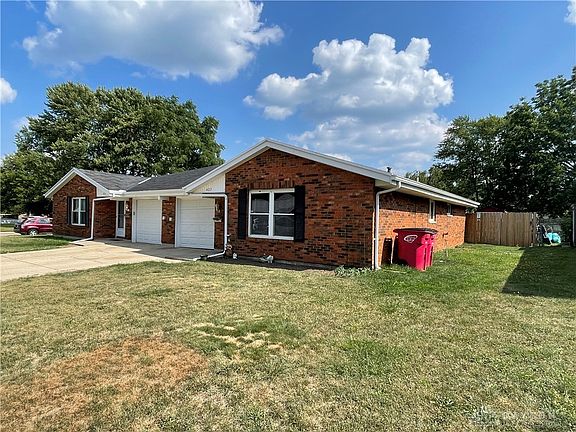 3rd image of 421-423 Lyle Dr