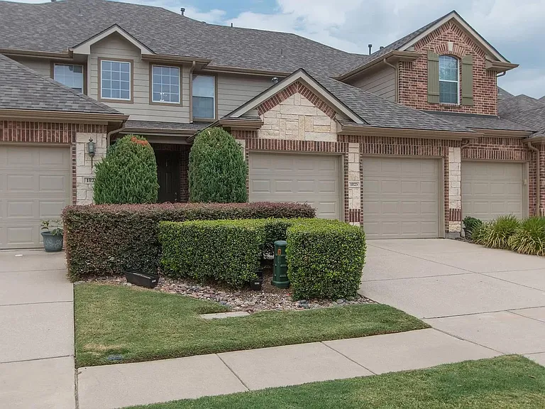 1825 Brookview Dr — Photo 1