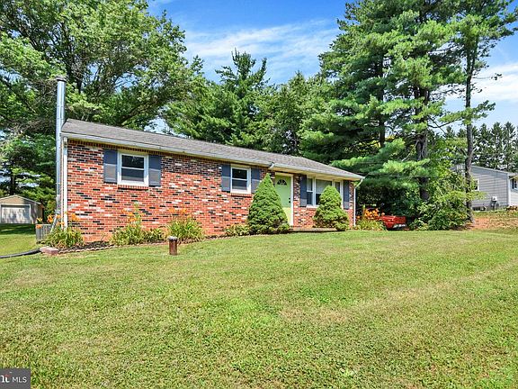 3rd image of 2504 Fairmount Rd
