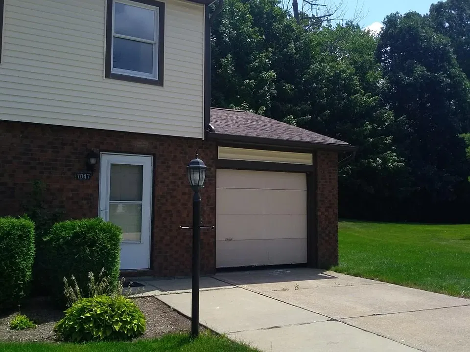 Woodthrush Ave