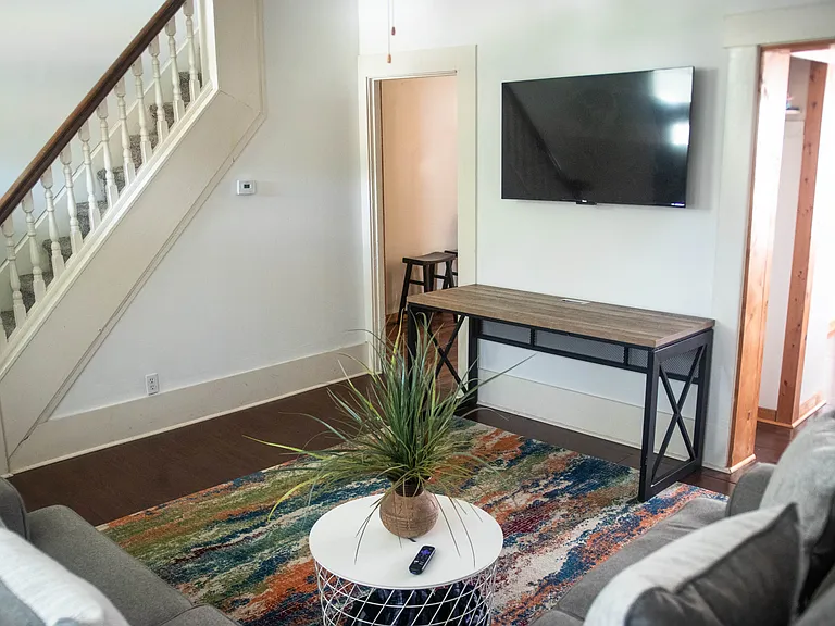 Livingroom with lots of natural light;
3BD/1.5 BA