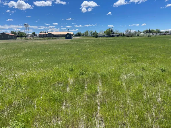 820 Teton Ave, Valier, MT 59486