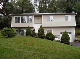 28 Sunny Ridge Rd, Spring Valley, NY 10977
