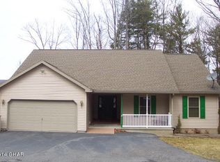 326 Four Seasons Dr, Drums, PA 18222
