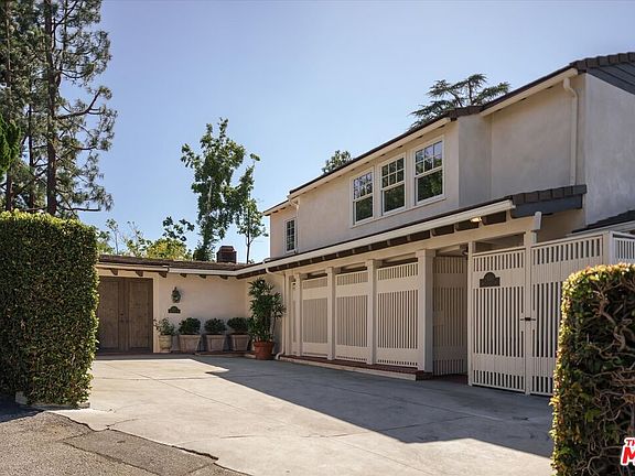 2nd image of 2560 Micheltorena St