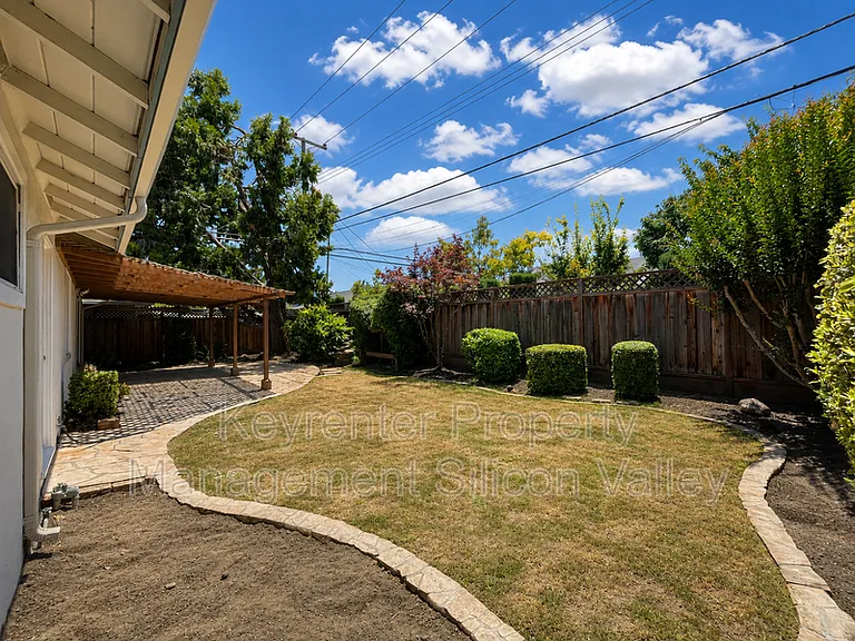 1114 Lynn Way — Photo 22