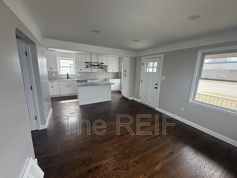 1st image of 3324 Greenfield Rd