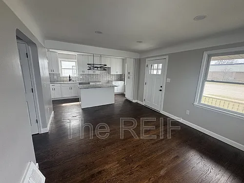 3324 Greenfield Rd Photo 1