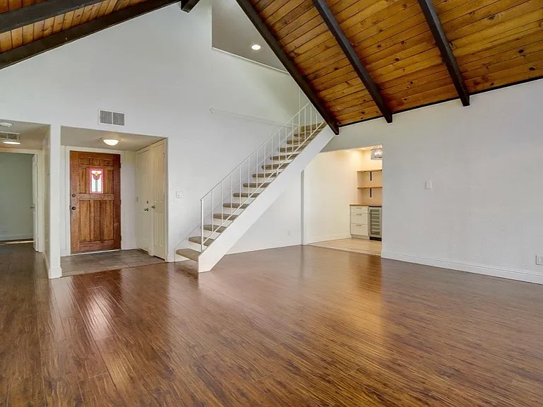 269 Aurora Ave — Photo 3
